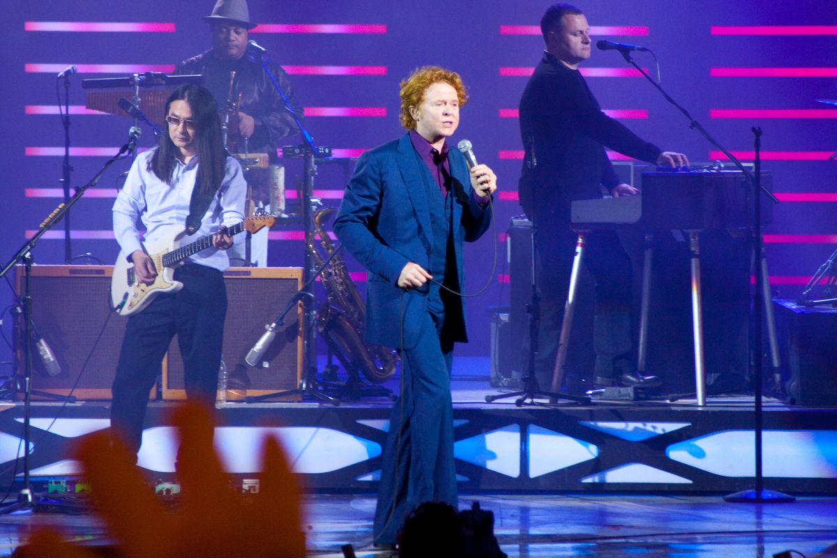 Simply Red Image Author: https://www.flickr.com/people/73669120@N00 https://creativecommons.org/licenses/by-sa/2.0/