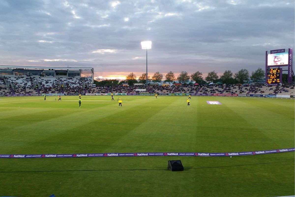 T20 Blast Picture Author: https://www.flickr.com/photos/farehamwine/17969863646 https://creativecommons.org/licenses/by/2.0/