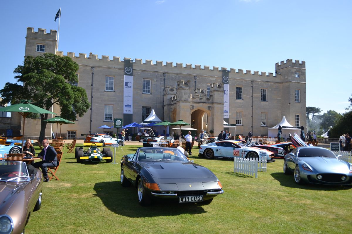 Salon Prive Author: https://www.flickr.com/people/25632349@N04 https://creativecommons.org/licenses/by/2.0/