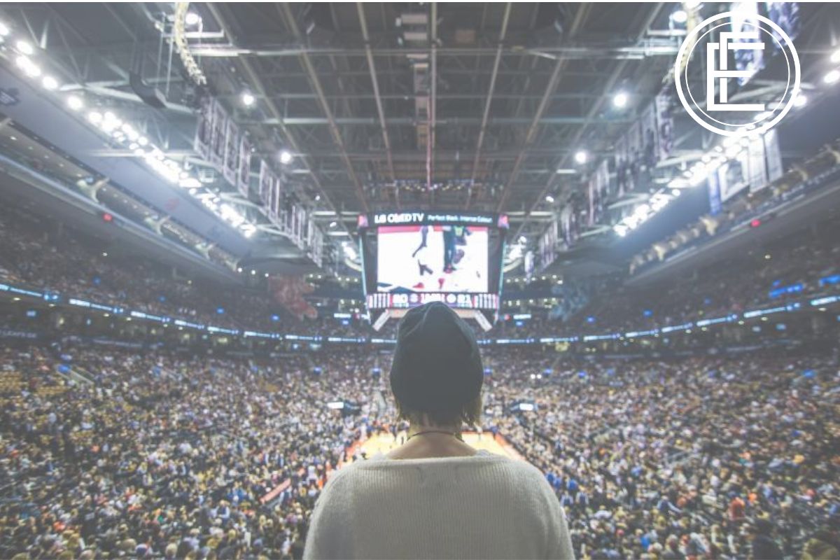 Technology in hospitality https://freerangestock.com/photos/117775/back-view-of-a-fan-at-a-basketball-game.html Licensed under https://creativecommons.org/publicdomain/zero/1.0/