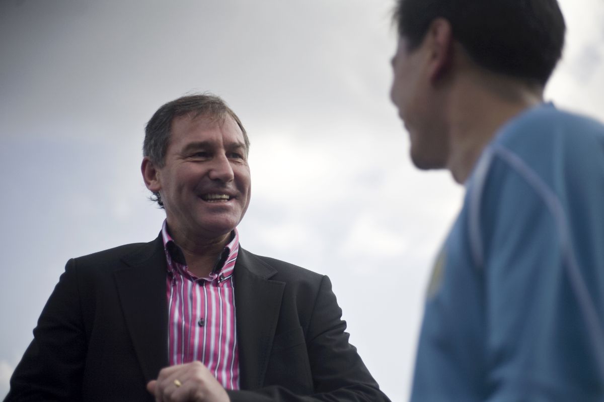 Bryan Robson - VIP Legends Experience